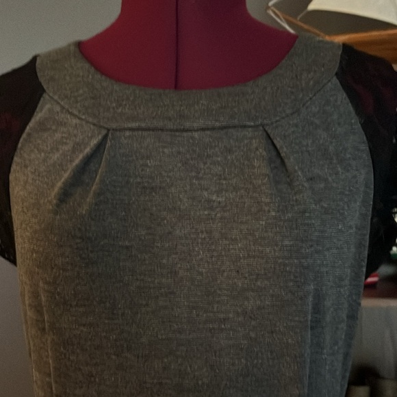 Ladies dress - Picture 2 of 4